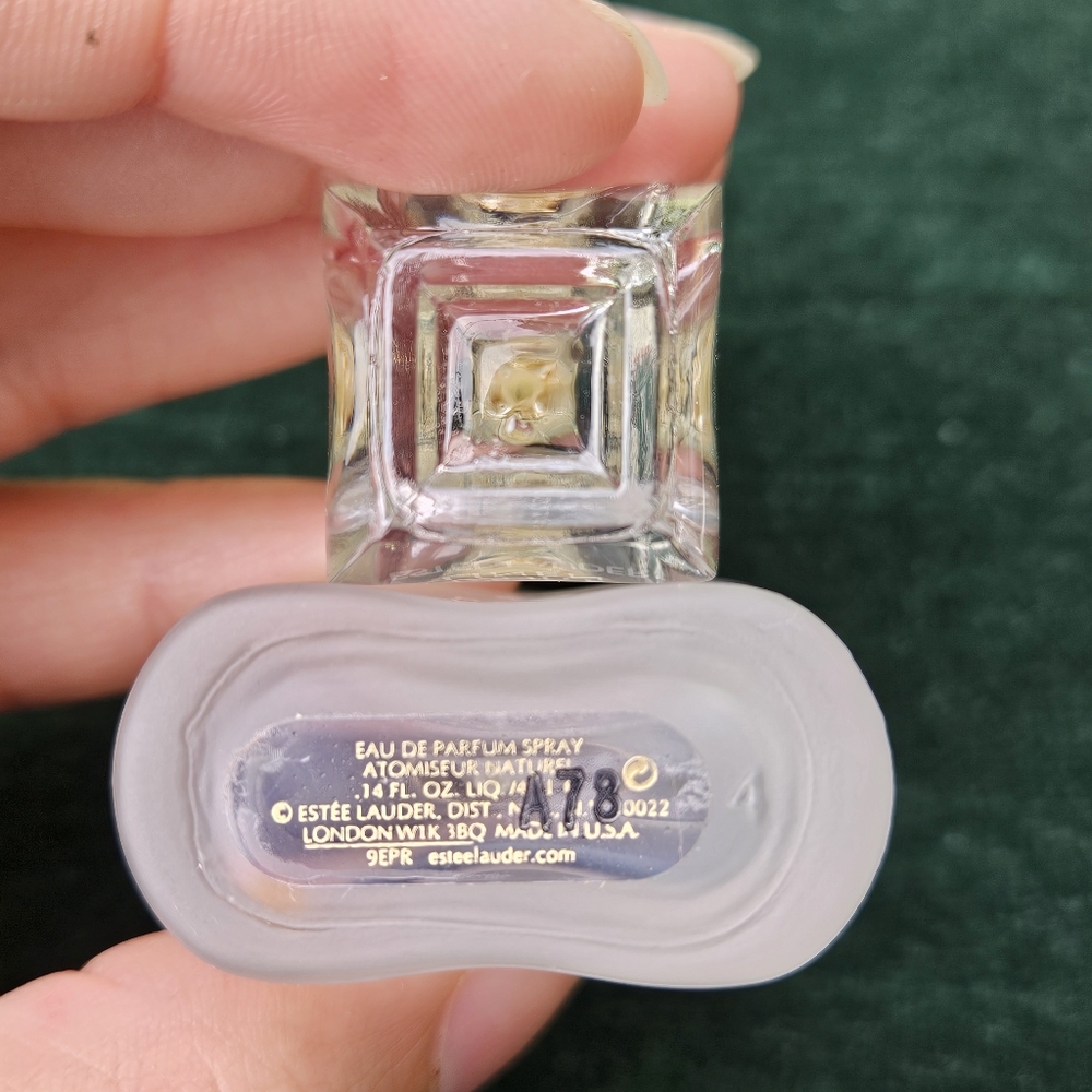 Eight Elegant Glass Perfume Bottle Collection Mini Vintage Bottles Miniatures - Picture 6 of 14